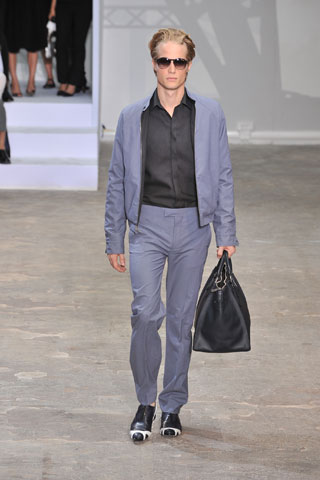 Louis Vuitton / - 2009